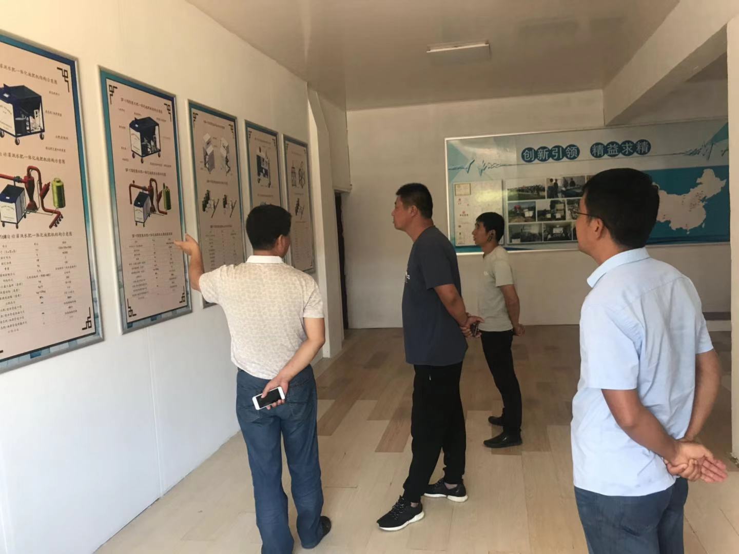 承德市房总参观2.1.jpg